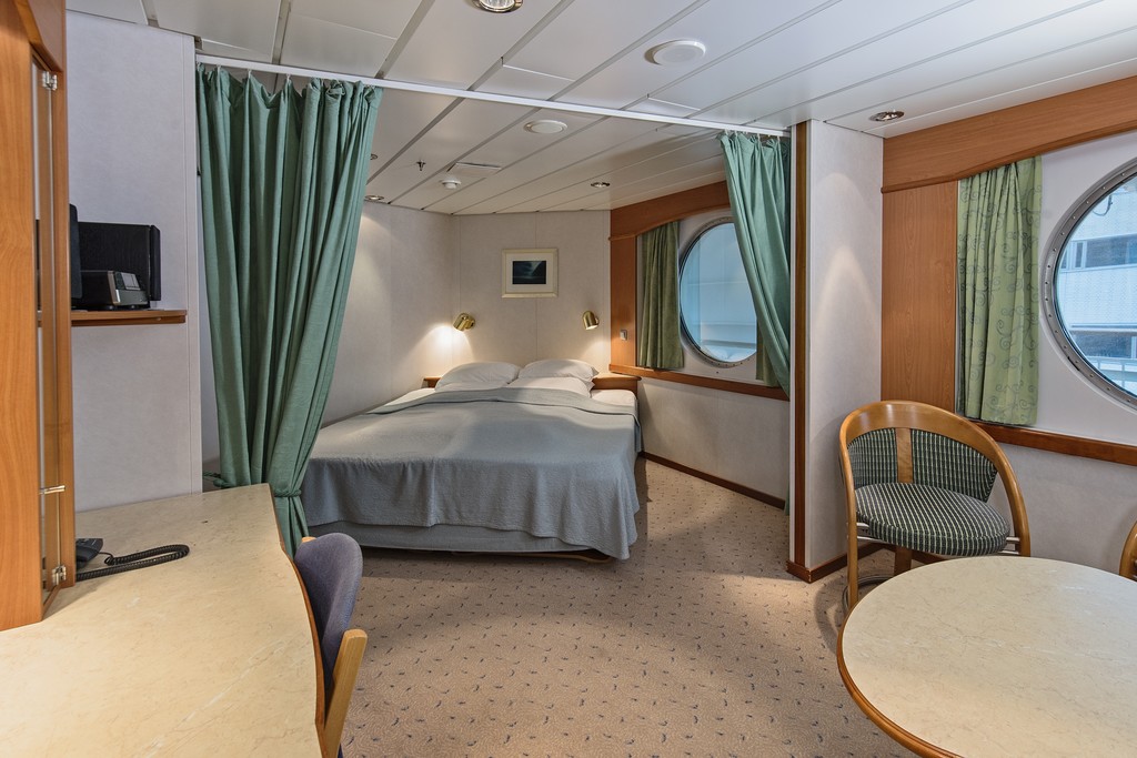 Hurtigruten MS Trollfjord Expedition mini Suite 1.jpg